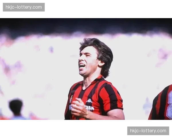 通讯：皇马更衣室赛后庆祝间隙，安切洛蒂已开始用平板分析下一个对手