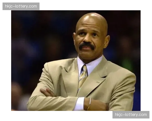 官方声明：特鲁瓦主帅因健康问题辞职，助理教练临时接管球队